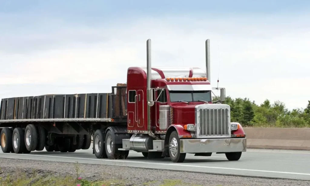 How to Protect Freight on a Flatbed: Safety and Securement Tips